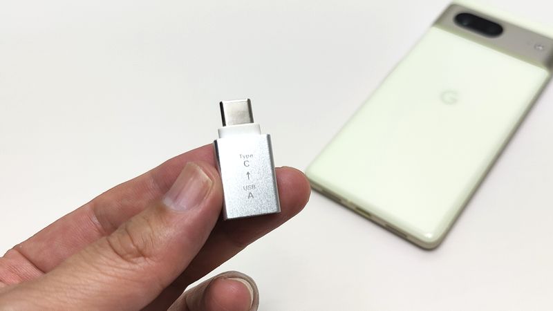 USB Type-AのUSBメモリを変換アダプタを使って挿す！