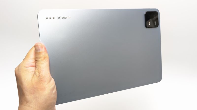 「Xiaomi Pad 6」はアルミ素材の軽量薄型ボディで扱いやすい！