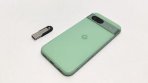 「Google Pixel 8a」実機にUSBメモリを挿してみた！microSD非対応でストレージ容量不足が心配【OTG】