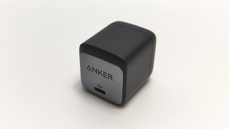 Anker「Nano II 45W」で「Google Pixel 8a」を充電
