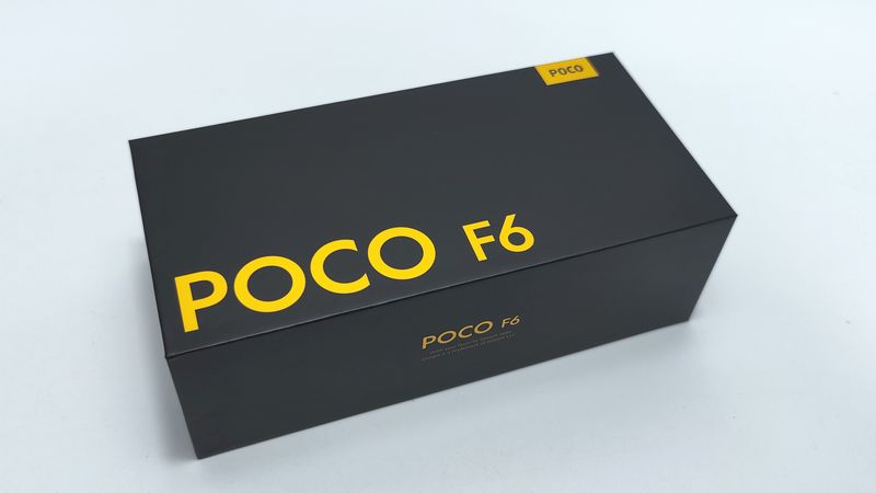 グローバル版「POCO F6」実機で付属品を詳しくチェック！