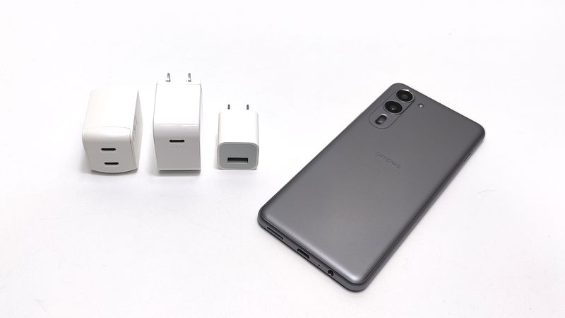 「arrows We2 Plus」実機を手持ちの急速充電器で充電してみた！