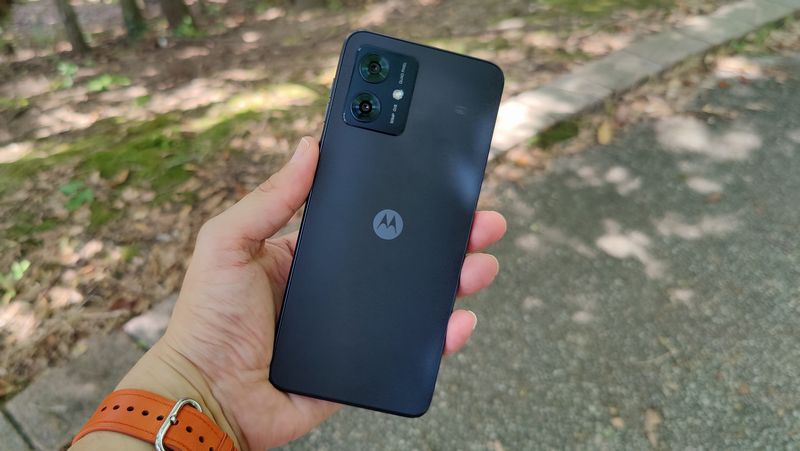 「moto g64 5G」のデザインは好印象！軽量で使いやすい！