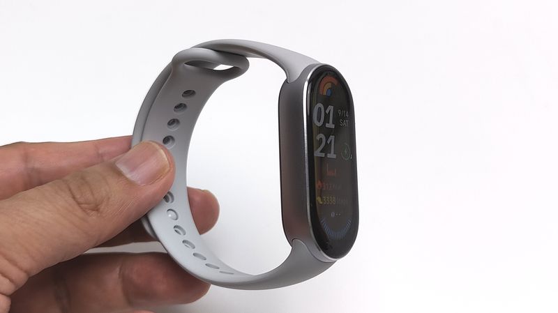 「Xiaomi Smart Band 9」実機で電源の入れ方と切り方を詳しく紹介！