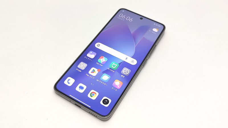 超スリムベゼルの144Hz対応6.67インチAMOLED