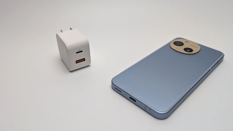 無印良品の20W USB PD急速充電器で充電！