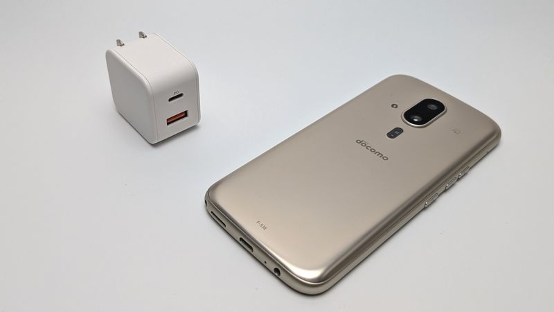 無印良品の安価な20W USB PD急速充電器で充電！