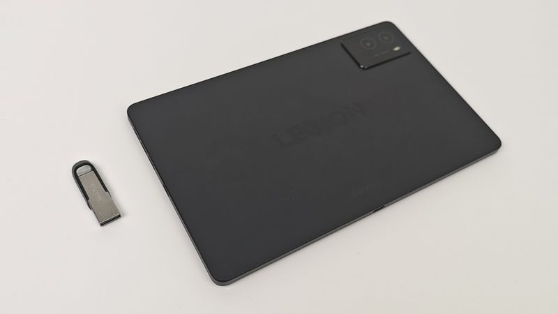 「Lenovo Legion Tab (8.8”, 3)」実機にUSBメモリを挿してみた！