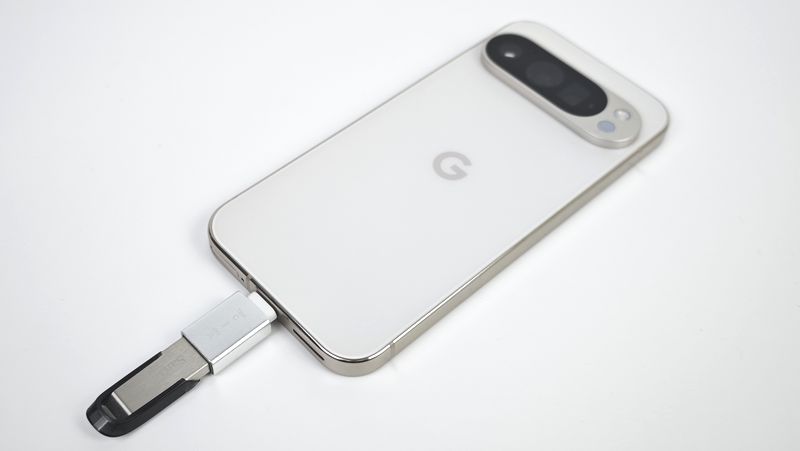 「Google Pixel 9 Pro」のOTG機能でUSBメモリを自動認識！