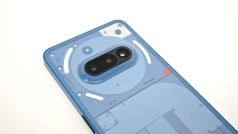 「Glyphインターフェイス」採用の特徴的なデザインが魅力