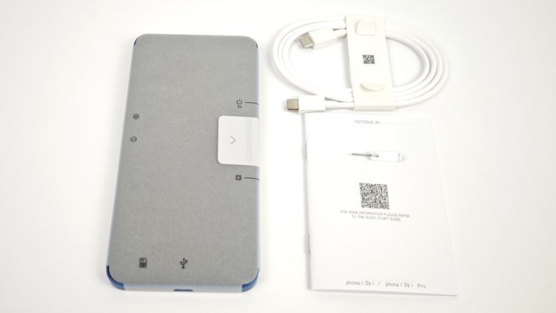 「Nothing Phone (3a)」の付属品はシンプルな構成!