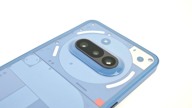 光学望遠カメラ有りのトリプルカメラを搭載