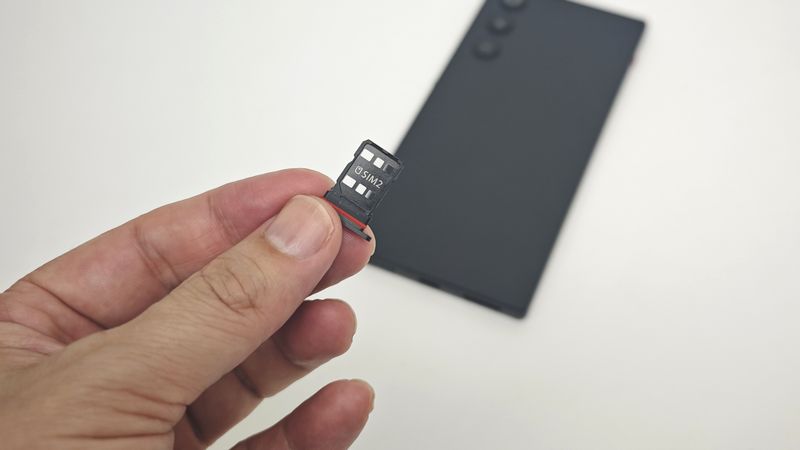 nanoSIM+nanoSIMのデュアルSIM対応!eSIMは非対応で注意!
