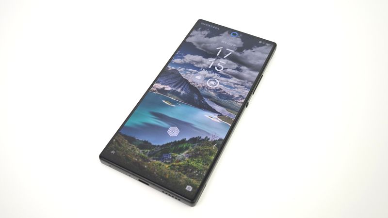 ディスプレイ内指紋認証センサーを搭載!顔認証を併用可能!