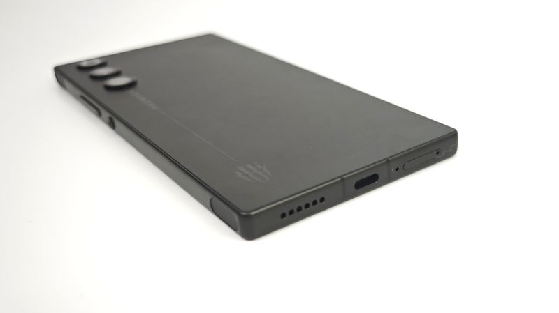 大容量6000mAhバッテリーとパワフルな急速充電が魅力!