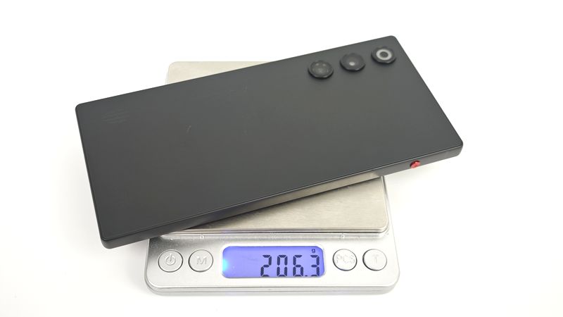 薄型で軽量なボディで扱いやすさが良い!