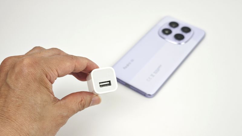 ずいぶん前のiPhone付属の充電器で「Redmi Note 14 Pro 5G」を充電