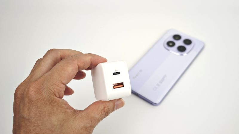 無印良品の20W PD急速充電器で「Redmi Note 14 Pro 5G」を充電