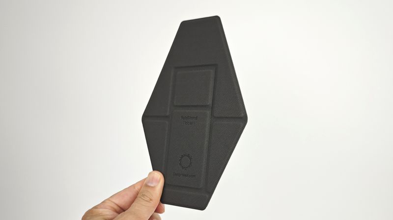 「FoldStand Tablet mini」の厚みは3.3mmで世界最薄級とアピール!