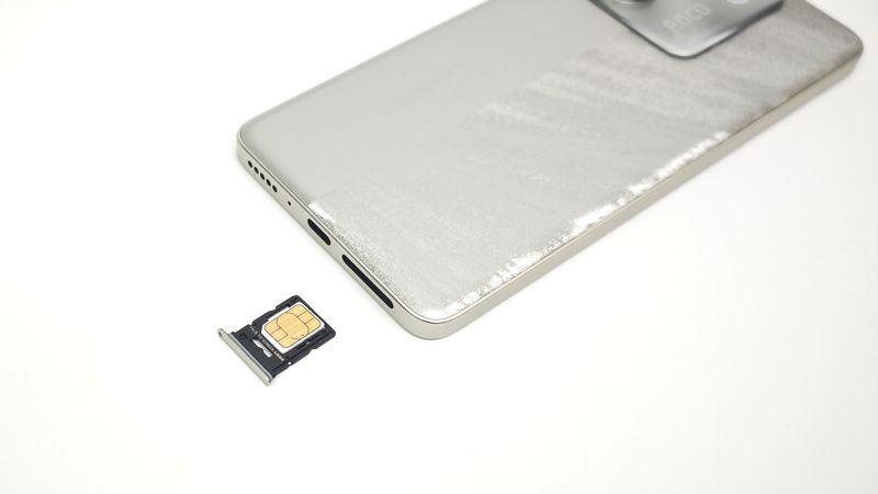SIM1スロットに楽天モバイルSIMをセット!
