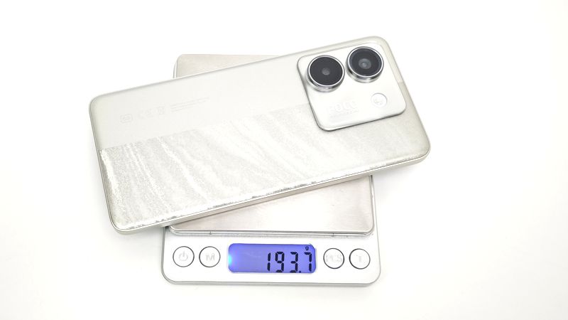 ボディの重さは公称190g