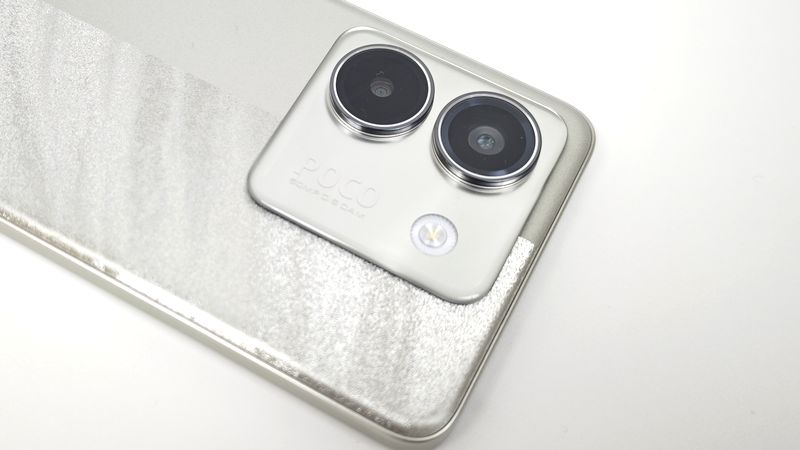 OIS対応のIMX882センサーカメラが魅力!