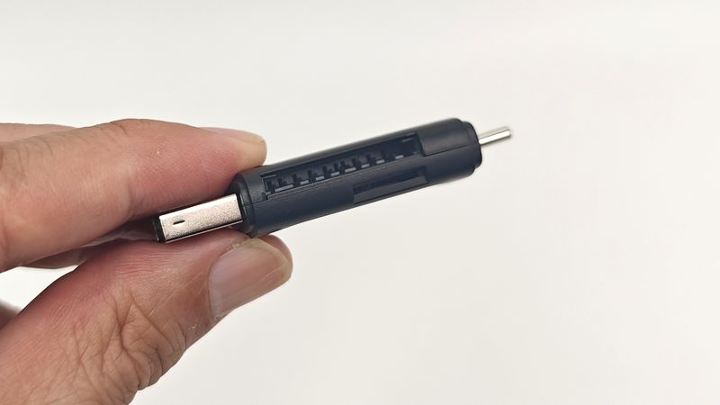 2種類のスロット有りで使用カードによって使い分け!