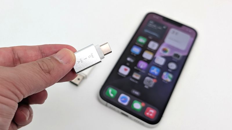 Type-A to Type-Cの変換アダプタを使ってUSBメモリを挿す!