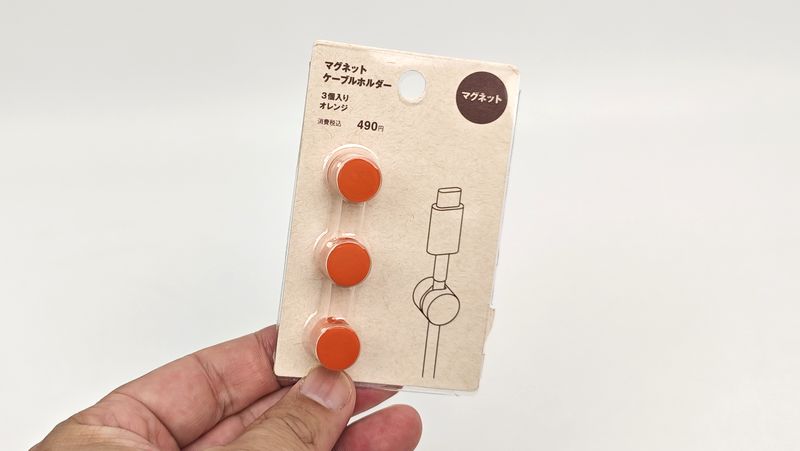 無印良品「マグネットケーブルホルダー」で充電ケーブルのごちゃつき解決したい!