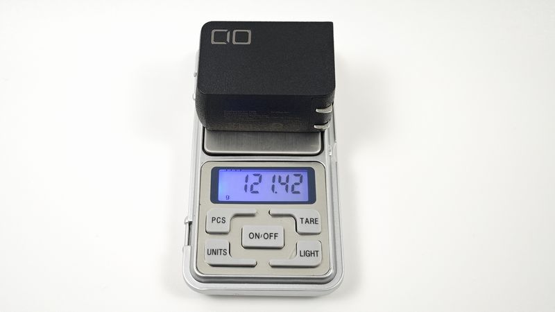 重さは公称121g