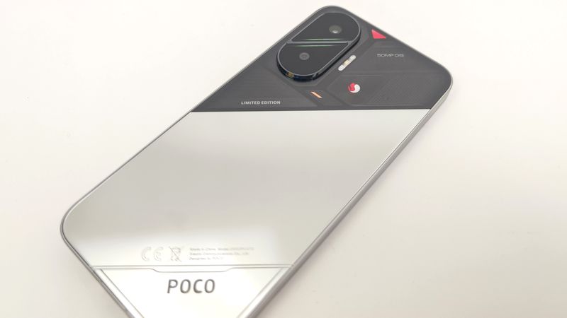 おサイフケータイは非対応!IP68防水防塵に対応!