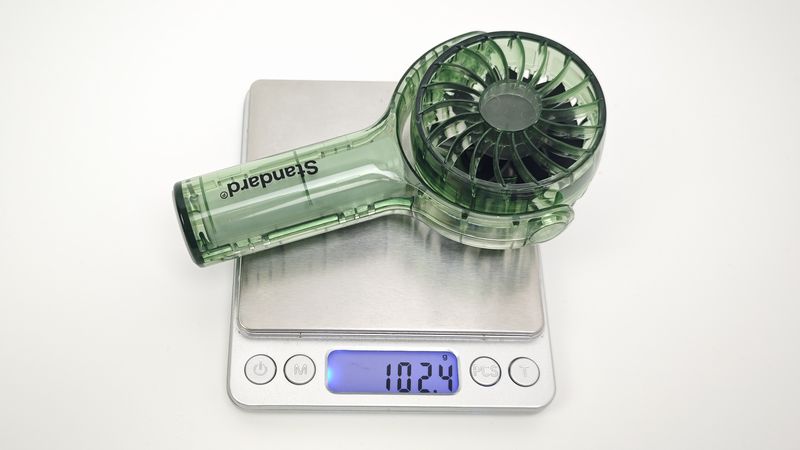 スタプロ「首振りミニ扇風機」は軽量コンパクトで持ち運びに便利！