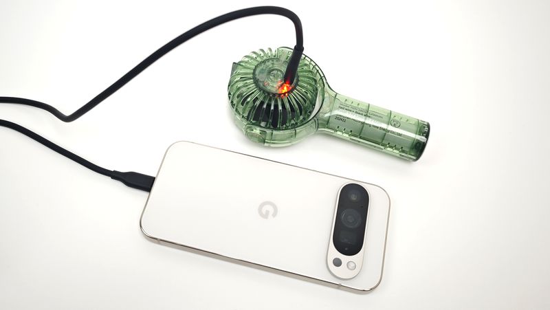スマホのリバース有線充電でも充電可能！