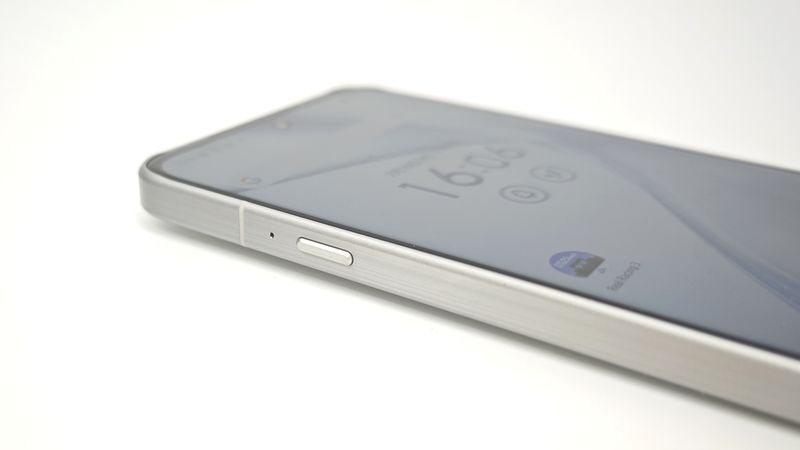左側面にアクションキーを搭載!