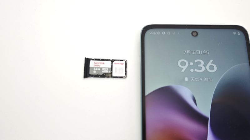 デュアルSIM利用時にもmicroSDカードを利用可能!