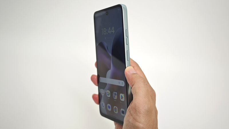 「moto g66j 5G」の指紋認証センサーはどこ？