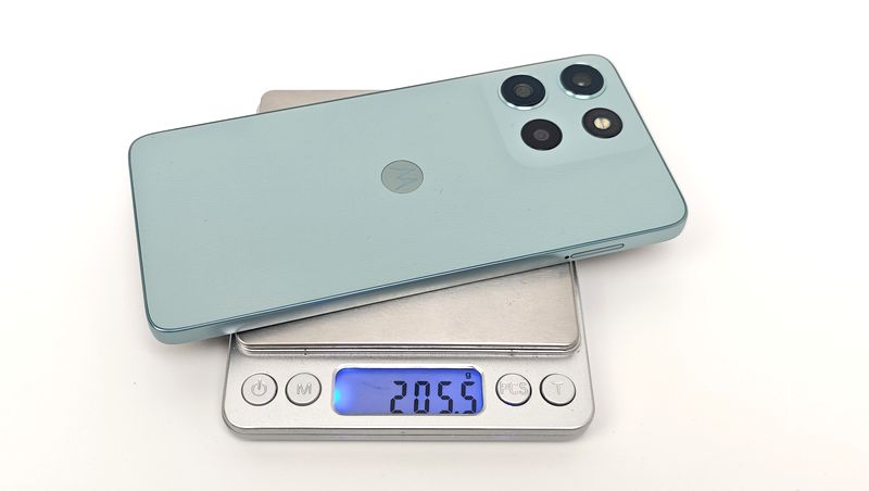 公称200gのボディ重量で重さはそれなりにある！