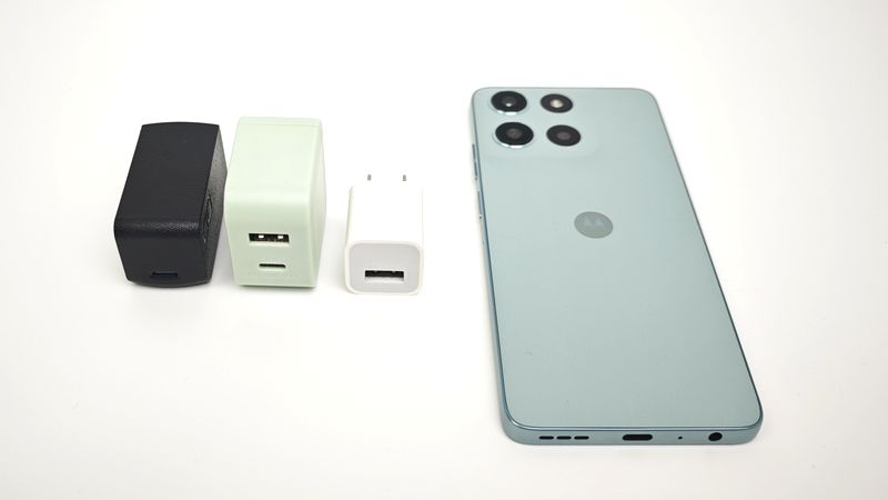おすすめは？「moto g66j 5G」実機を手持ちのPD急速充電器で充電！