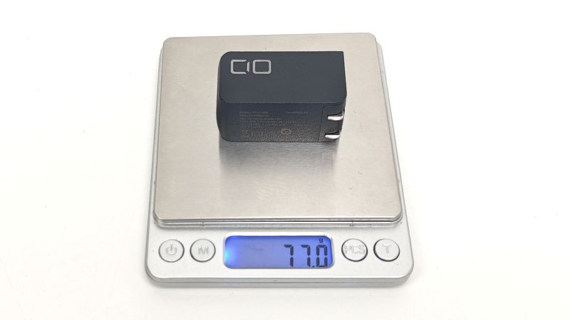 重さは実測で77g