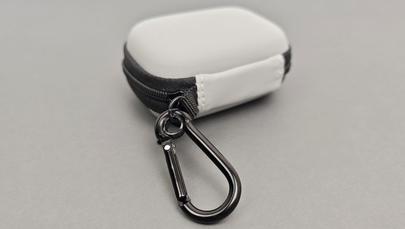 カラビナ付きで持ち運びが超ラク！バッグに付けられてサッと使える！