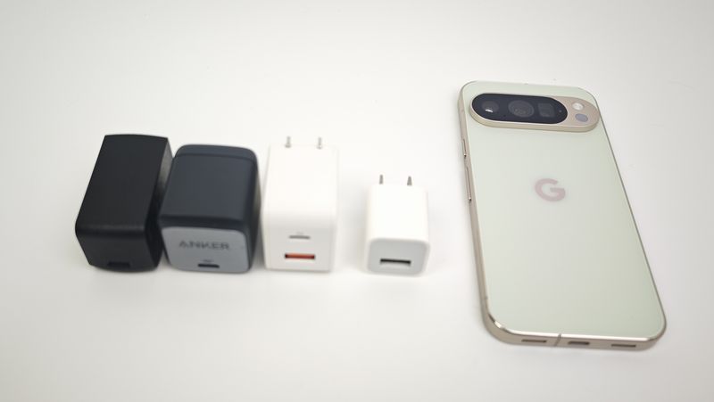 「Google Pixel 10 Pro」実機を手持ちのPD急速充電器で充電してみる!