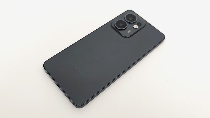 ストレージ容量は128GBと少なめ!