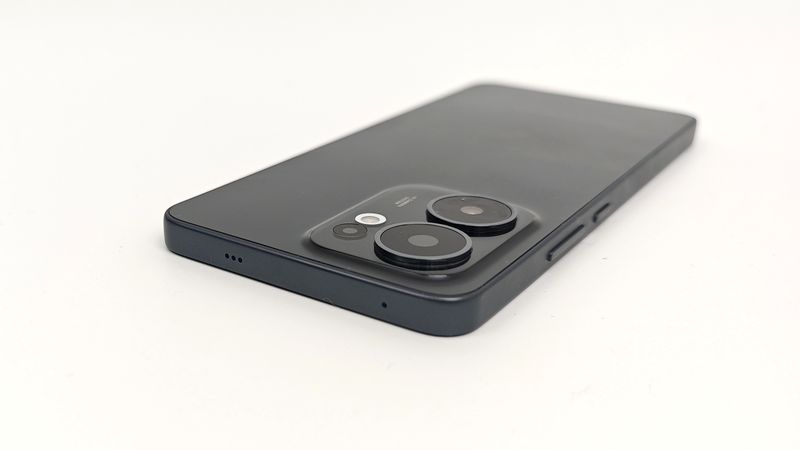 3.5mmイヤホンジャックは非搭載!