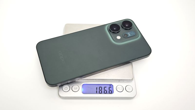 公称187gのボディ重量で極端に重くはない！