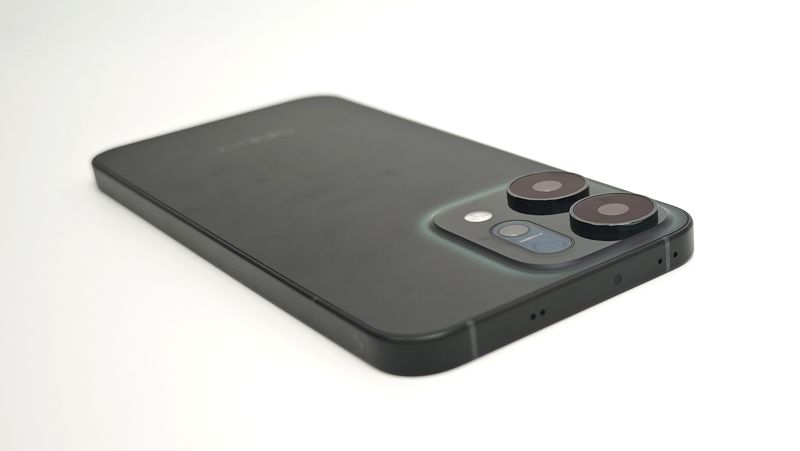 3.5mmイヤホンジャックは非搭載
