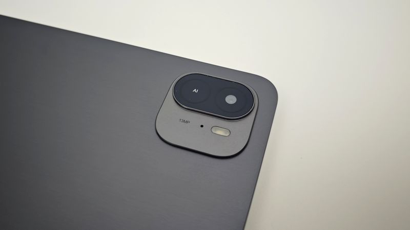 背面に1300万画素カメラを搭載!