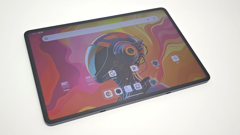 ディスプレイの公称ピーク輝度は700nit