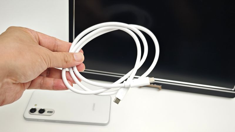 映像出力対応のType-Cケーブルで外部モニターに接続！