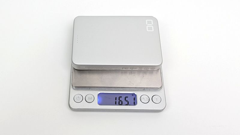 薄型軽量ボディで携帯性が抜群！