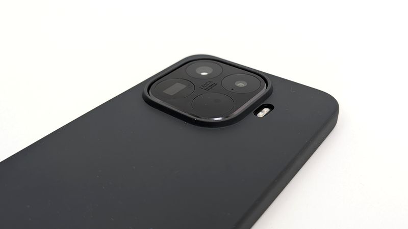 カメラ部分の出っ張りを保護